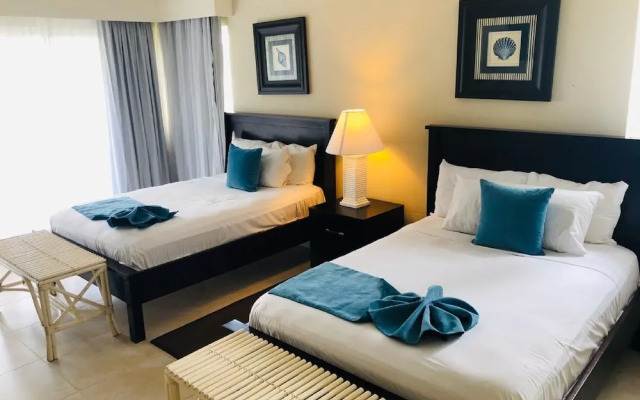 Pool view apartment ideal families 06