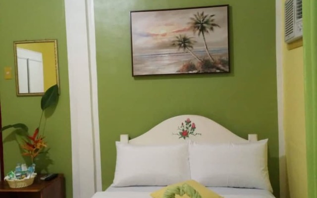 Travillehuts Palm Beach Inn