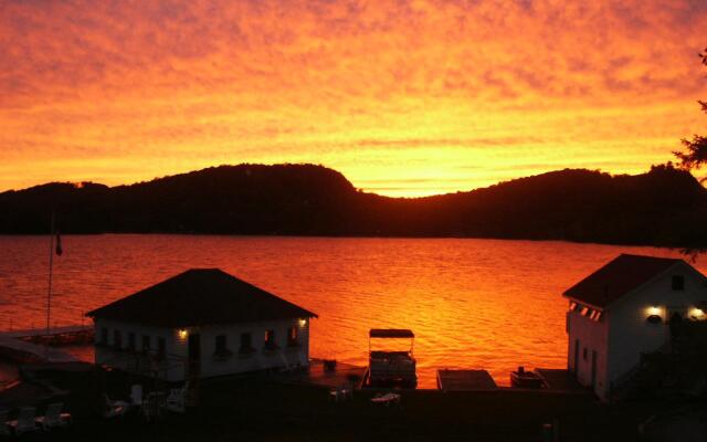 Pow-Wow-Point Lodge