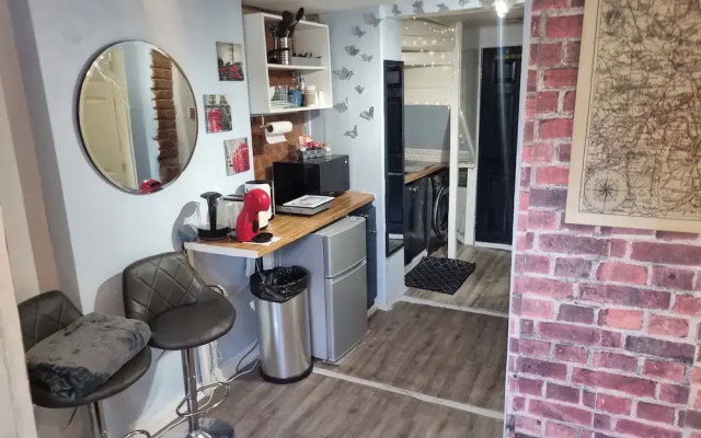 Charming 1-bed Studio Annex,parking,kitchen,wifi