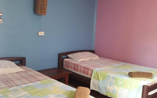 Jungle Hut Bungalows & Hotel