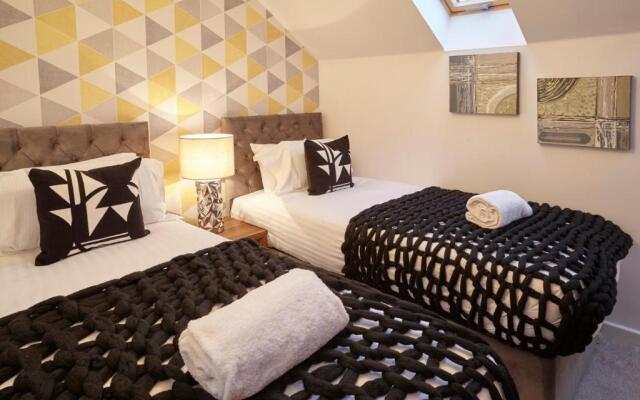 Savoy Court - Your Apartment