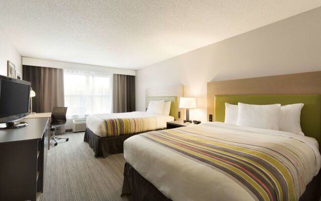 Holiday Inn Express & Suites Marquette, an IHG Hotel