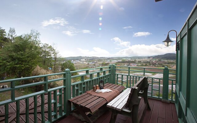 Yangyang Santa Hill Pension