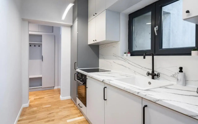 Bright 2BR Flat - Top Location - Green Views