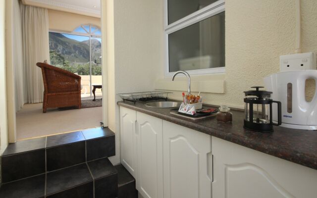 Hermanus Beachfront Lodge
