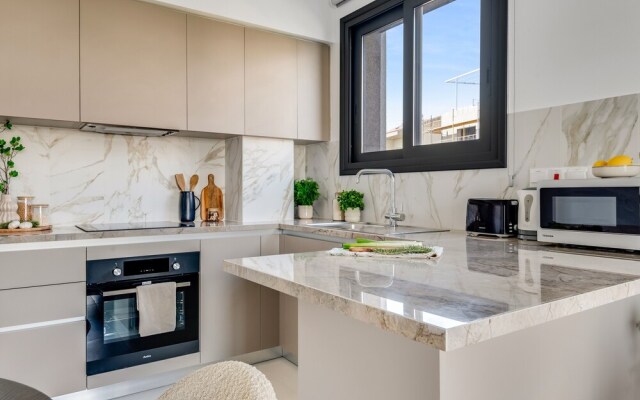 Sanders Triple - Nice 1-bdr Apt With Balcony