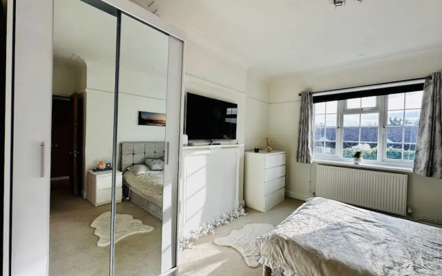 Gerrardscross-sleeps4-parking-petfriendly-wembley