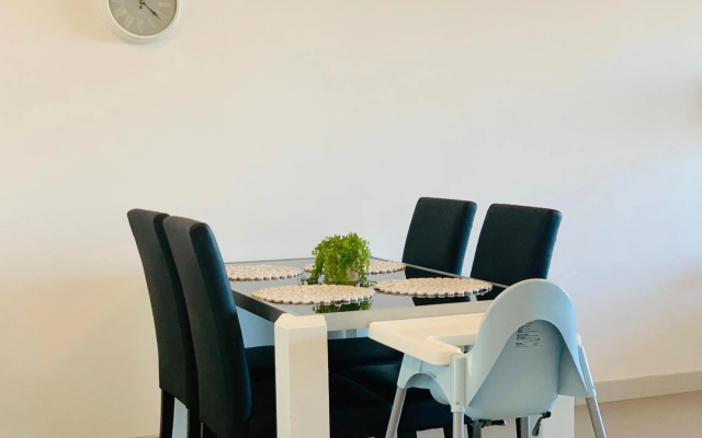 Beautiful Home close to Shopping Mall and Train Hornsby – Business – Sydney