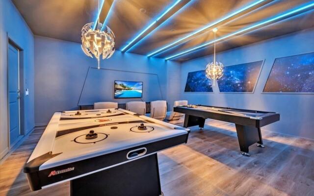 2089elcir 8 Bedroom Villa by RedAwning