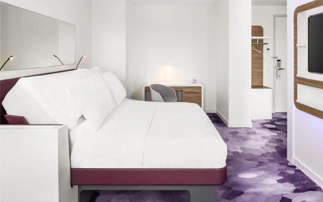 YOTEL Amsterdam - Image 4