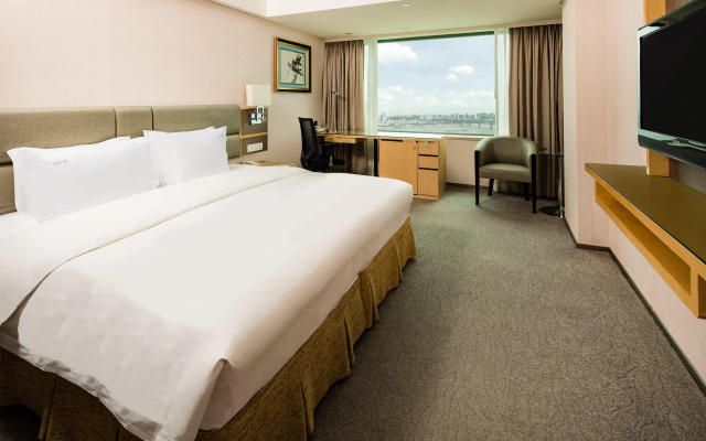 Holiday Inn Riverside Wuhan by IHG