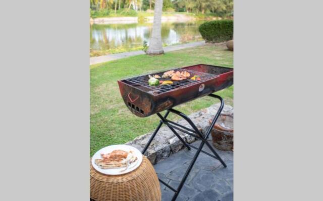 F4 Beach house Kitchen BBQ 3 bedrooms Large yard