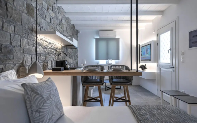 Manesis Suites