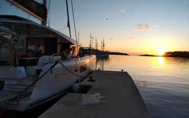 Luxury Catamaran Lagoon 42, AC & GN