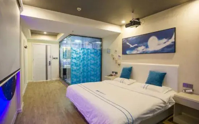 Blue Whale Hotel