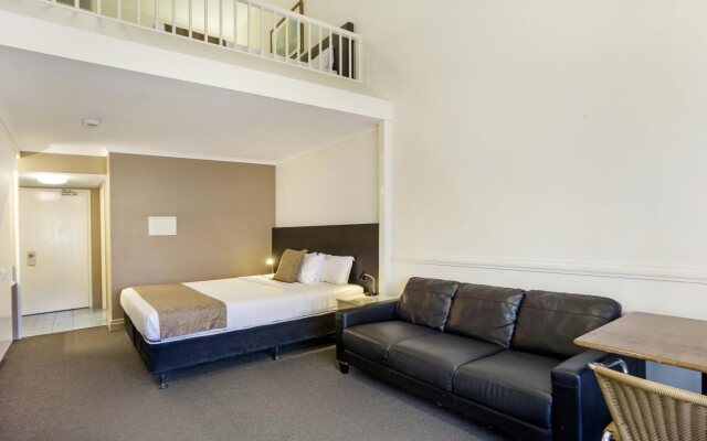 Toowong Inn & Suites