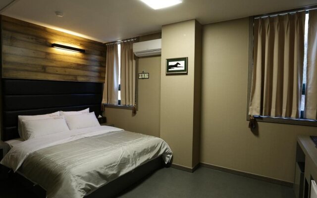 Radiance Tourist Hotel