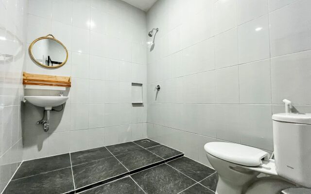 Rattanhaus R Signature