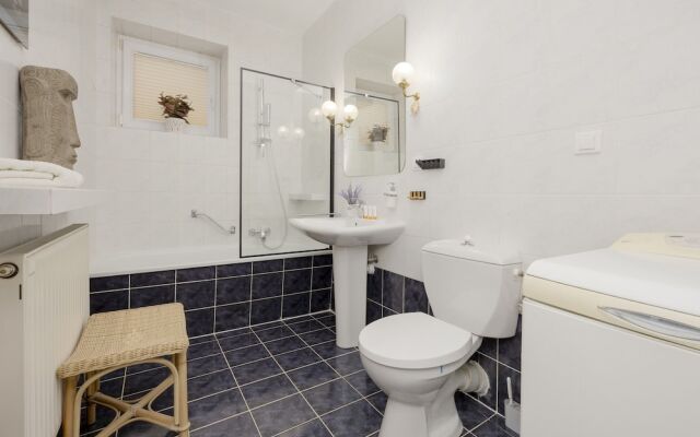 Apartment With 3 Bedrooms by Renters