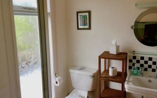 Derrin Guest House