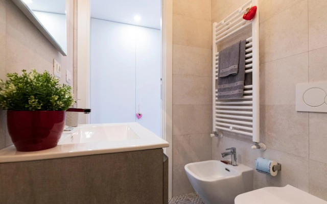 Fashion District - Top Floor Apartment