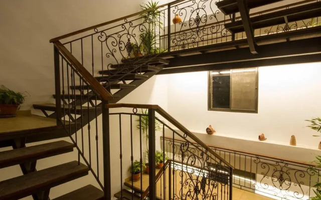 Hotel Ambassador, Chauni