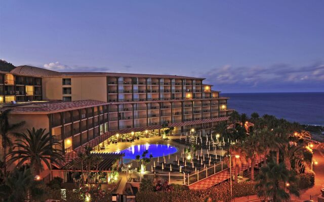 Hotel The Views Oasis - Family Friendly