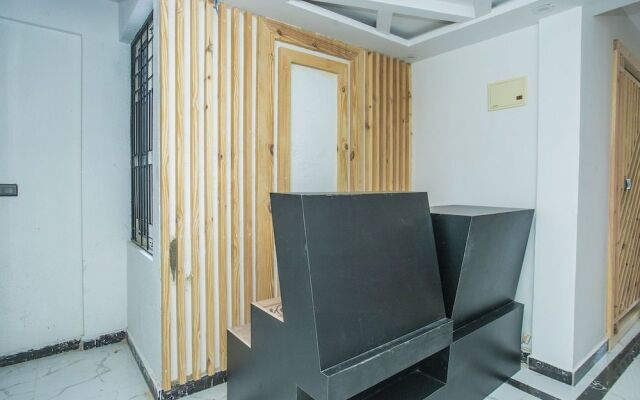 OYO 15111 Greencity Comforts