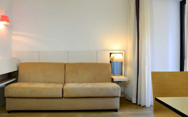 Nice Studio in the Heart of Cannes 200 m Away From the Beach - Hotel in Cannes - Photo 3