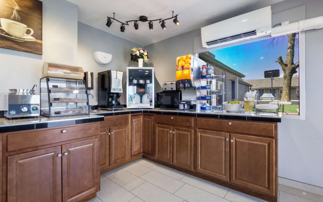 Knights Inn and Suites Salem