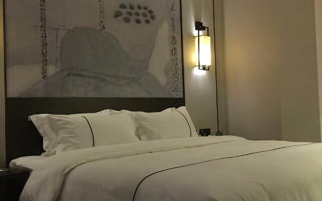 Golden Hotel