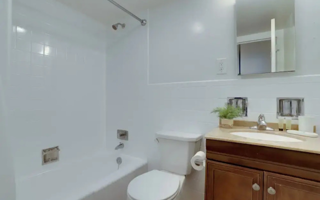 Contemporary Studio by Barton Park
