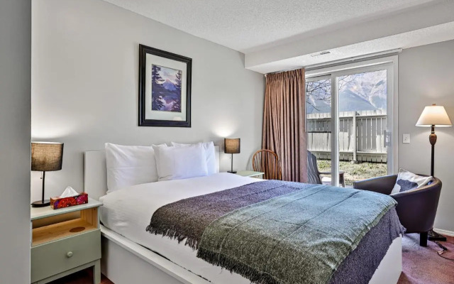 The Norquay, Pet-Friendly 2 Bed with Mtn View