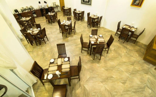 Yadanarpon Dynasty Hotel