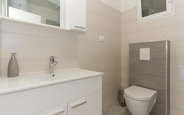 Amazing Home in Solin with WiFi, 1 Bedrooms & Hot Tub