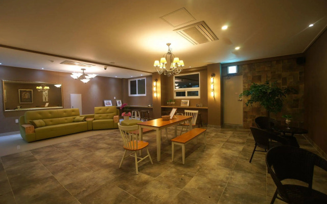 Orange Tree Hotel & Cafe