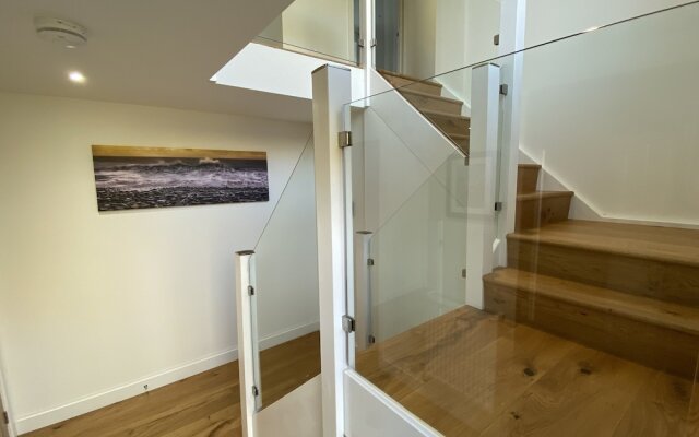 Ty Gwyn - 4 Bedroom Holiday Home