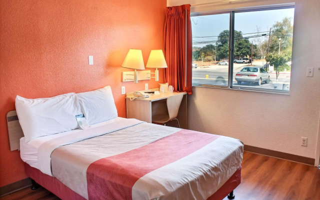 Motel 6 Atascadero, CA