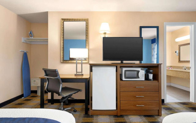 Days Inn by Wyndham Middletown/Newport Area
