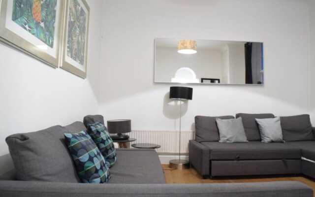 Kensington 1 Bedroom Flat With Terrace