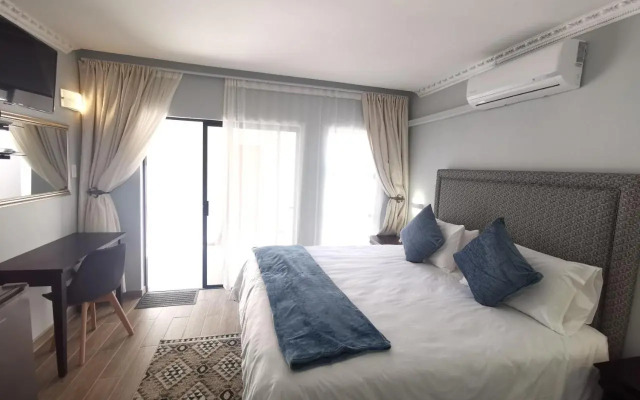 Lucolo Palace B&B - East London