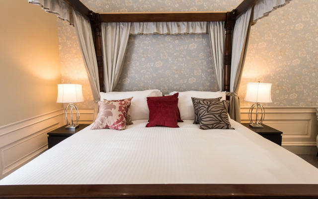 Royal Princes Suites