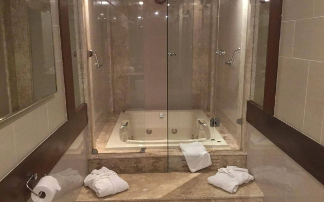Sailing Hotel & Spa
