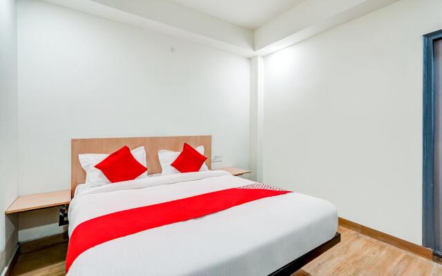 OYO 78855 White Sky Hotel