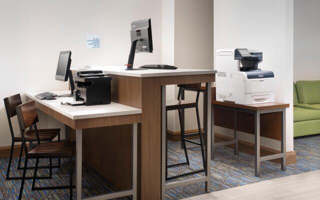 Holiday Inn Express & Suites Baltimore - BWI Airport North by IHG