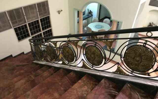 Oyo 2621 Darmo Palace Syariah