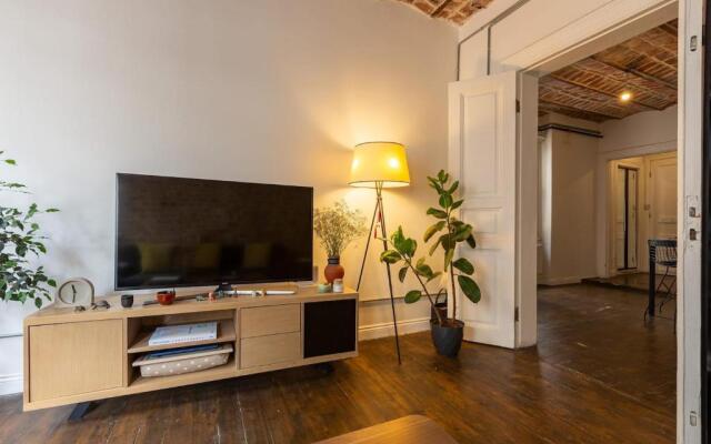 Renovated apartment at the heart of Istanbul with huge terrace