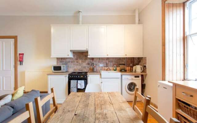 Spacious Traditional 3 Bedroom Flat in New Town