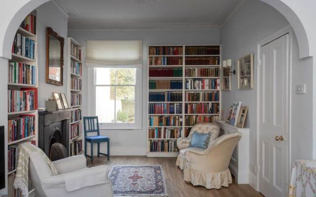 Cosy and Beautiful 2BR Flat Near Battersea Fits 4